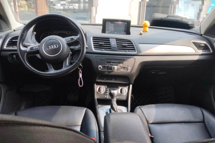 Used Audi Q3 2015 30 TFSI Ambition Edition Center Console