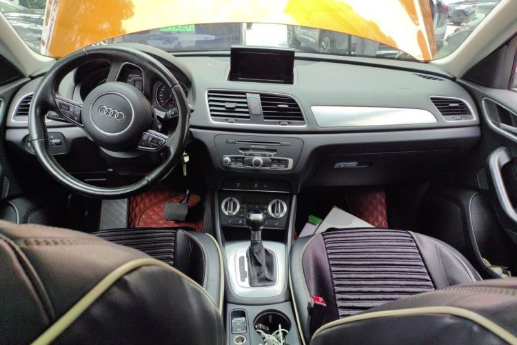 Used Audi Q3 2015 35 TFSI Comfort Model Center Console