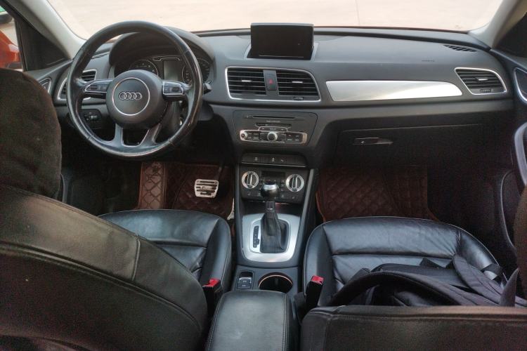 Used Audi Q3 2015 35 TFSI Comfort Model Center Console