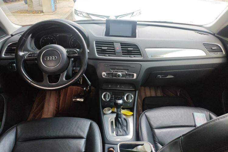 Used Audi Q3 2015 35 TFSI quattro Technology Edition Center Console