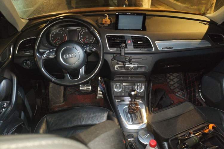 Used Audi Q3 2015 35 TFSI quattro Technology Edition Center Console
