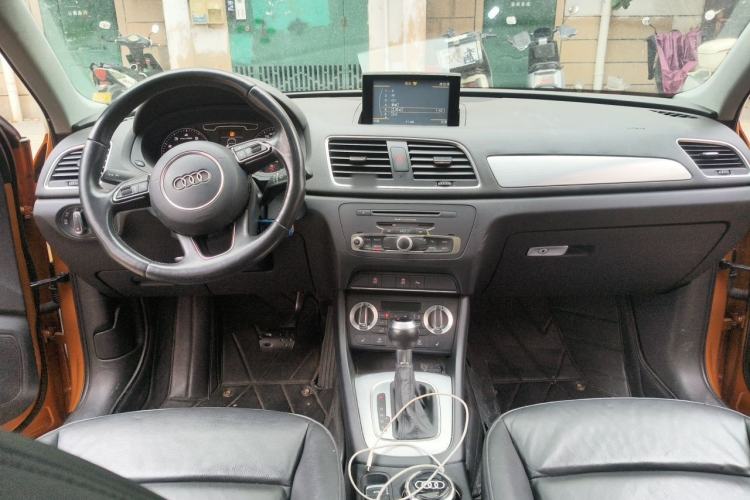 Used Audi Q3 2015 35 TFSI Comfort Model Center Console