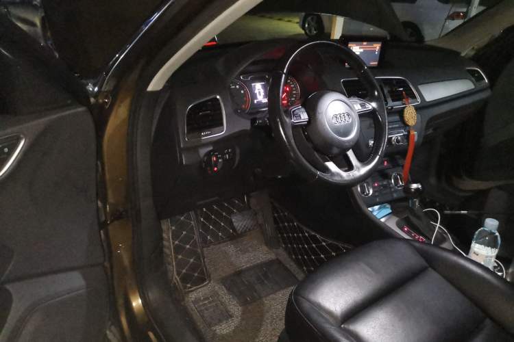 Used Audi Q3 2015 35 TFSI Ambition Edition Driver Seat