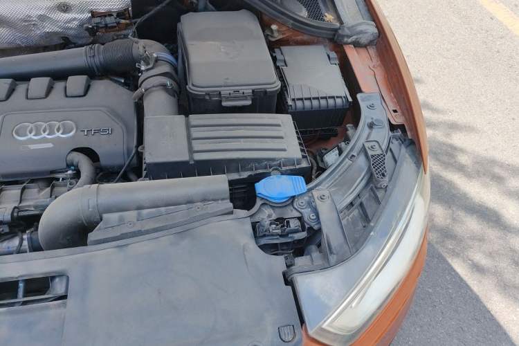 Used Audi Q3 2015 35 TFSI Comfort Model Engine Bay Left