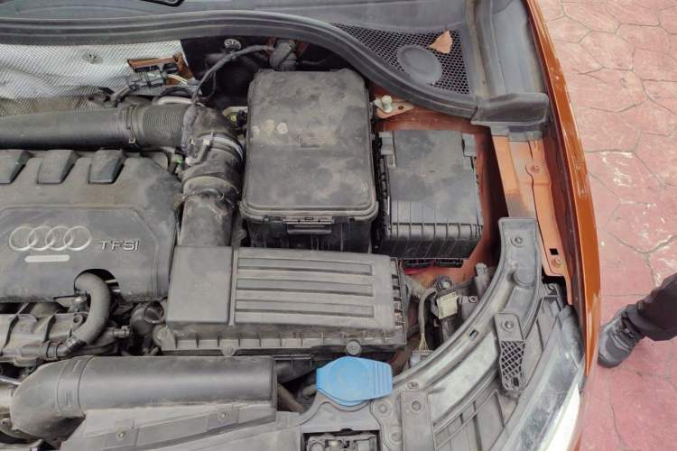 Used Audi Q3 2015 35 TFSI Comfort Model Engine Bay Left