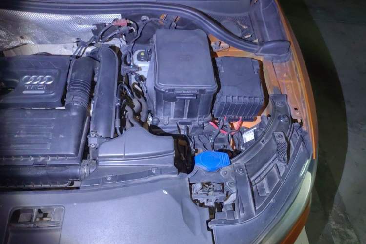 Used Audi Q3 2015 30 TFSI Comfort Model Engine Bay Left