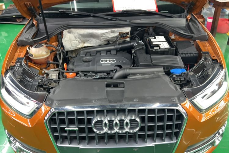 Used Audi Q3 2015 35 TFSI Comfort Model Engine Bay