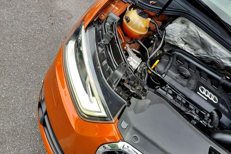 Used Audi Q3 2015 35 TFSI quattro Technology Edition Engine Bay Right