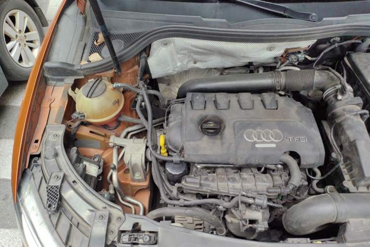 Used Audi Q3 2015 35 TFSI Comfort Model Engine Bay Right