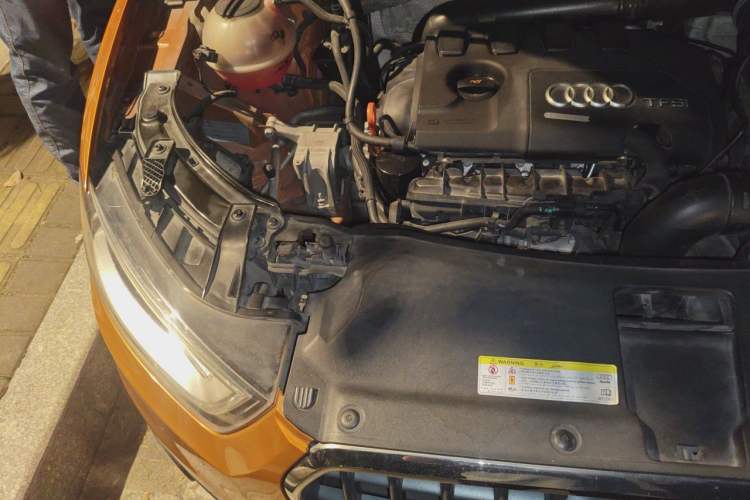 Used Audi Q3 2015 35 TFSI quattro Technology Edition Engine Bay Right