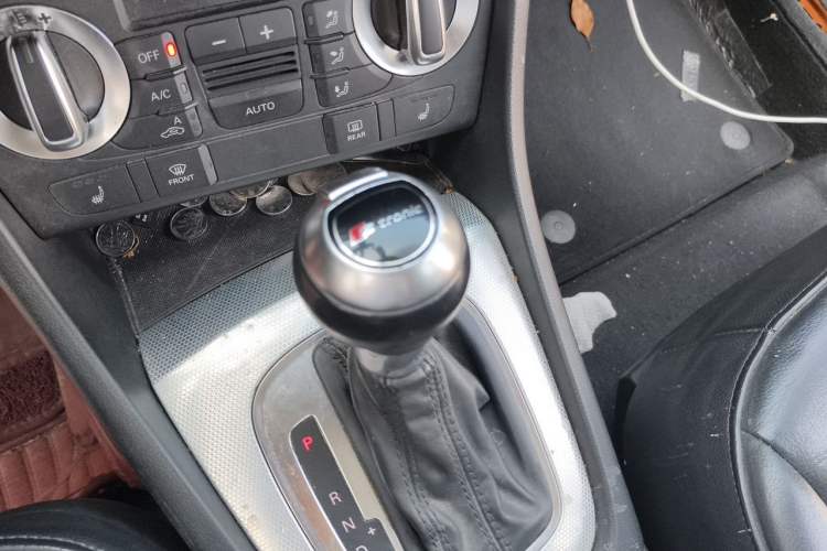 Used Audi Q3 2015 35 TFSI Comfort Model Gear Lever