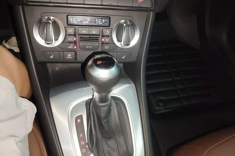 Used Audi Q3 2015 35 TFSI quattro Technology Edition Gear Lever