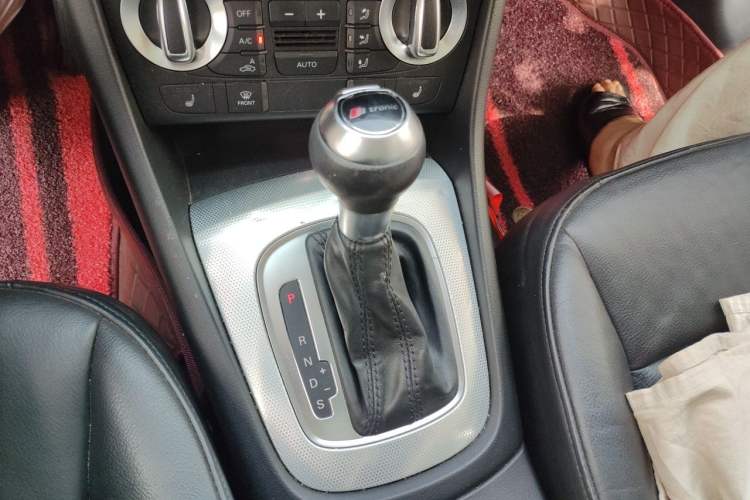 Used Audi Q3 2015 35 TFSI Comfort Model Gear Lever