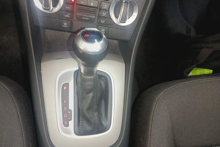 Used Audi Q3 2015 35 TFSI Millionth Anniversary Intelligent Edition Gear Lever