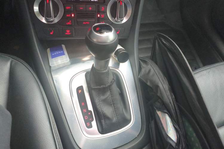 Used Audi Q3 2015 35 TFSI quattro Technology Edition Gear Lever