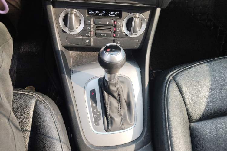 Used Audi Q3 2015 30 TFSI Ambition Edition Gear Lever