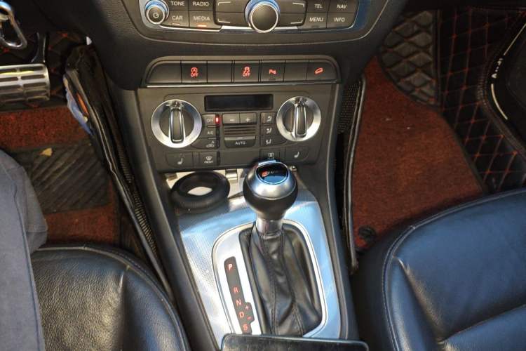 Used Audi Q3 2015 35 TFSI quattro Technology Edition Gear Lever