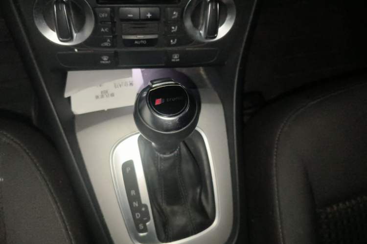 Used Audi Q3 2015 30 TFSI Ambition Edition Gear Lever