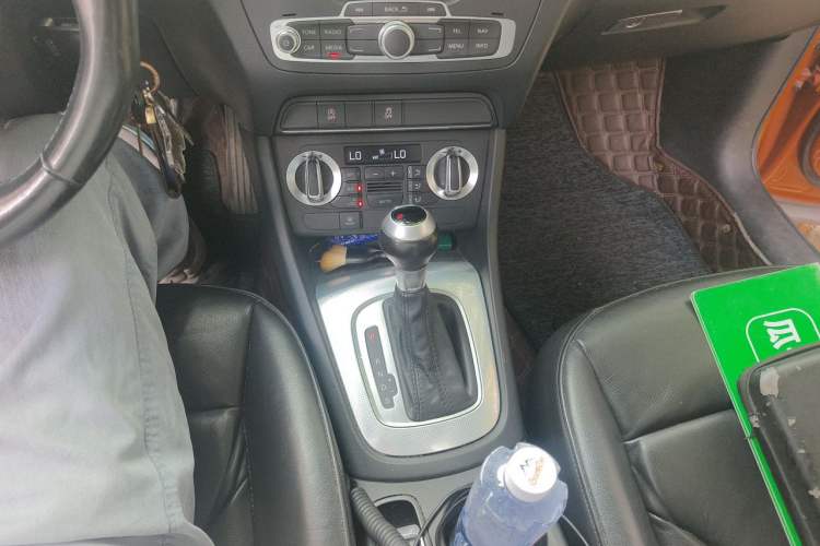 Used Audi Q3 2015 30 TFSI Comfort Model Gear Lever