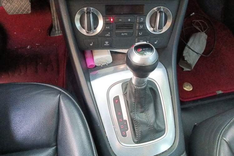 Used Audi Q3 2015 35 TFSI Comfort Model Gear Lever