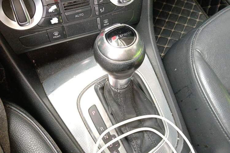 Used Audi Q3 2015 30 TFSI Comfort Model Gear Lever