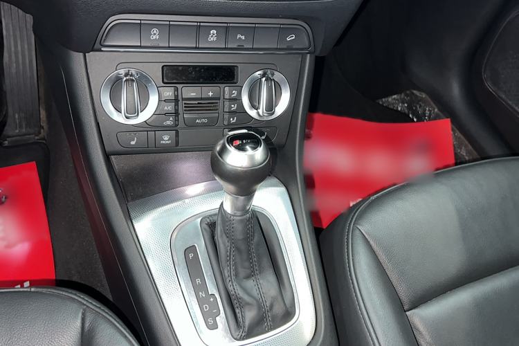 Used Audi Q3 2015 35 TFSI Comfort Model Gear Lever