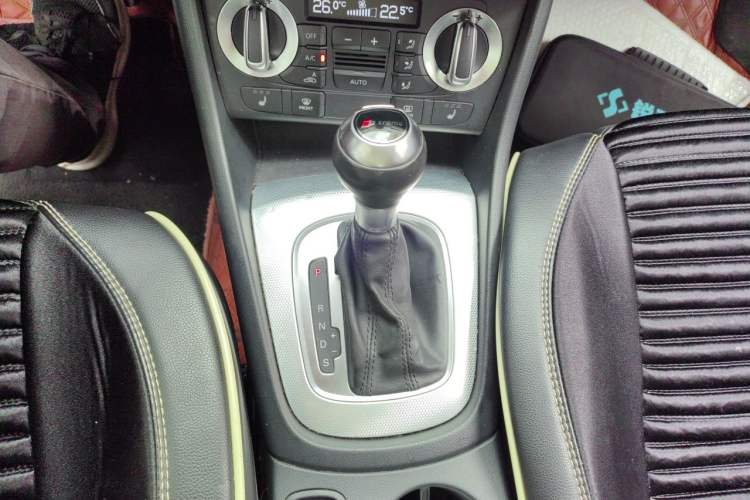 Used Audi Q3 2015 35 TFSI Comfort Model Gear Lever