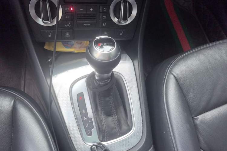 Used Audi Q3 2015 35 TFSI Comfort Model Gear Lever