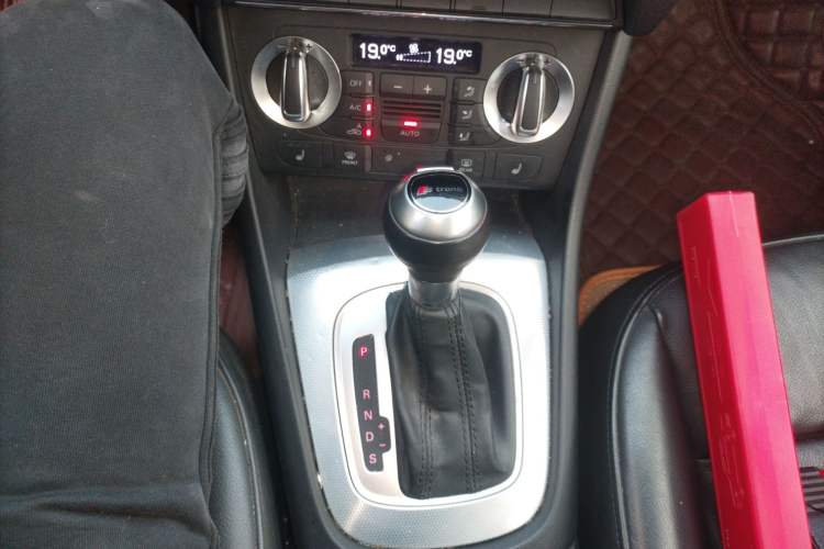 Used Audi Q3 2015 35 TFSI Comfort Model Gear Lever