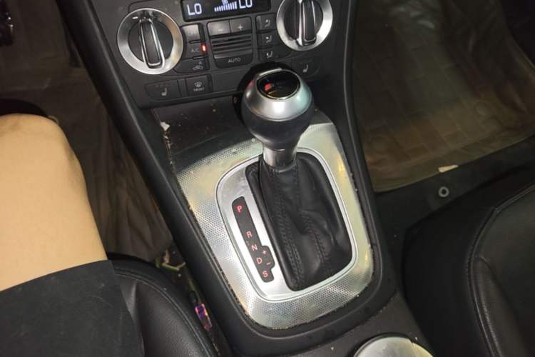 Used Audi Q3 2015 35 TFSI Comfort Model Gear Lever