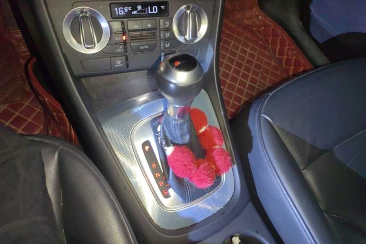 Used Audi Q3 2015 30 TFSI Comfort Model Gear Lever