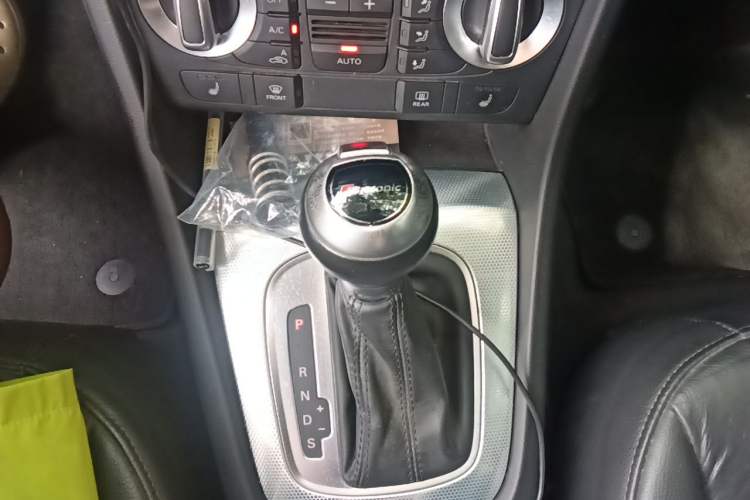 Used Audi Q3 2015 35 TFSI quattro Technology Edition Gear Lever