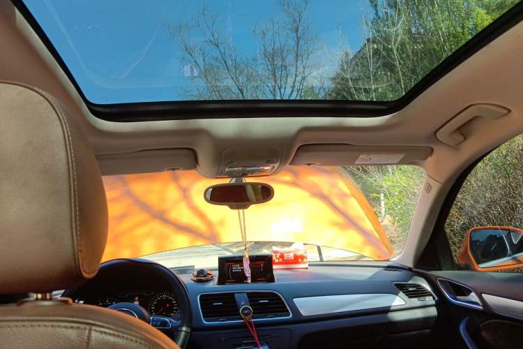 Used Audi Q3 2015 30 TFSI Comfort Model Headliner