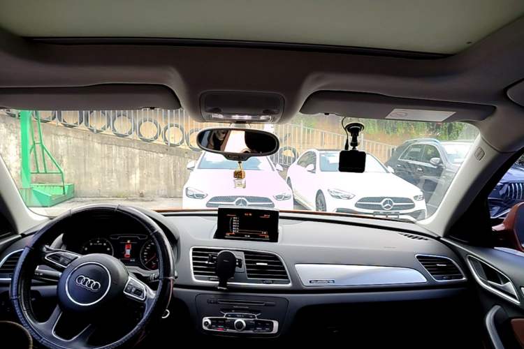 Used Audi Q3 2015 35 TFSI quattro Technology Edition Headliner