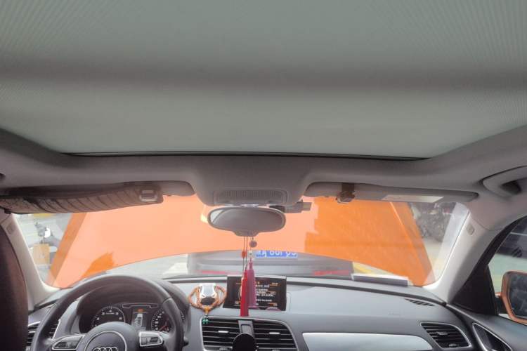 Used Audi Q3 2015 35 TFSI Comfort Model Headliner
