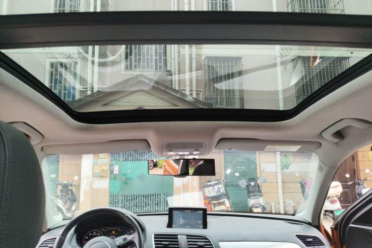 Used Audi Q3 2015 35 TFSI Comfort Model Headliner