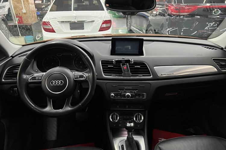 Used Audi Q3 2015 35 TFSI Comfort Model Interior 1