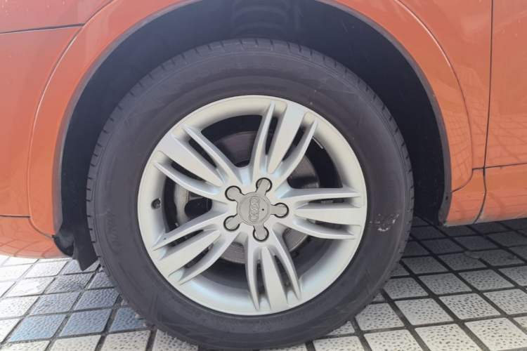 Used Audi Q3 2015 35 TFSI Comfort Model Left Front Wheel Hub