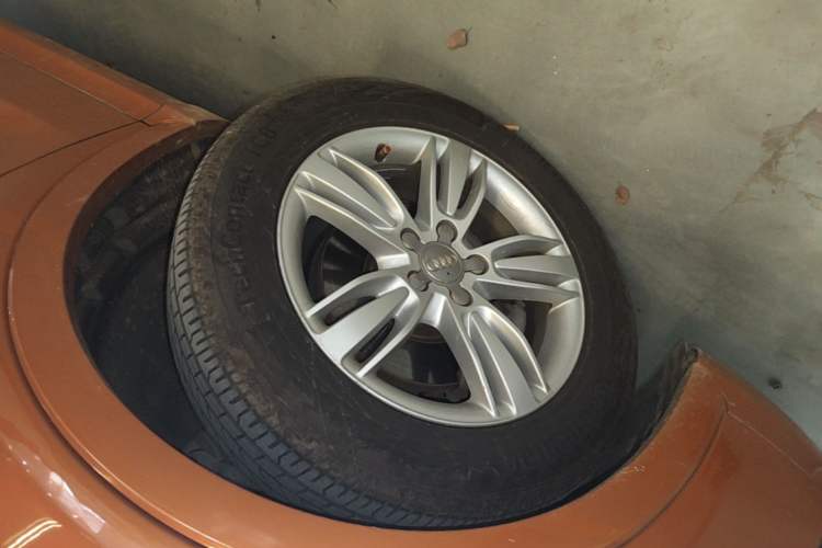 Used Audi Q3 2015 35 TFSI Comfort Model Left Front Wheel Hub