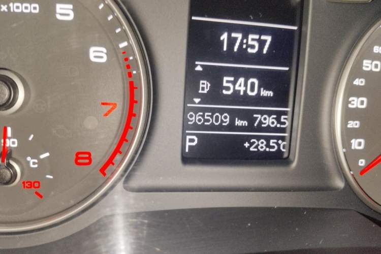 Used Audi Q3 2015 30 TFSI Comfort Model Odometer Close Up