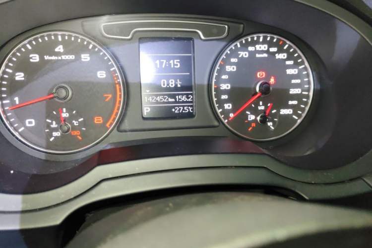 Used Audi Q3 2015 35 TFSI Ambition Edition Odometer Close Up