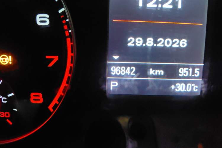Used Audi Q3 2015 35 TFSI Ambition Edition Odometer Close Up