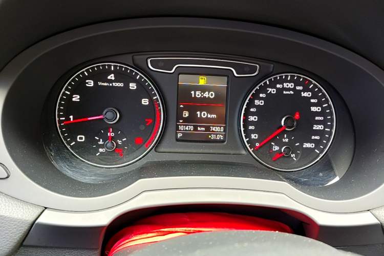 Used Audi Q3 2015 35 TFSI quattro Technology Edition Odometer Close Up