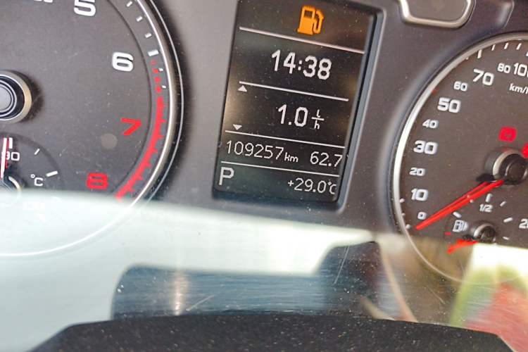 Used Audi Q3 2015 30 TFSI Ambition Edition Odometer Close Up