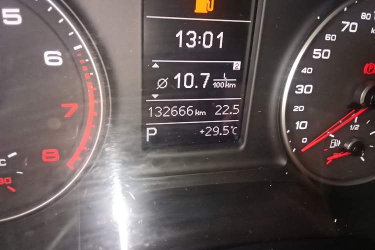 Used Audi Q3 2015 35 TFSI Millionth Anniversary Comfort Model Odometer Close Up