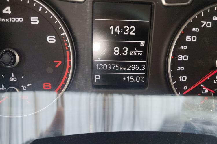 Used Audi Q3 2015 30 TFSI Ambition Edition Odometer Close Up