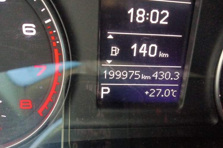 Used Audi Q3 2015 35 TFSI Comfort Model Odometer Close Up
