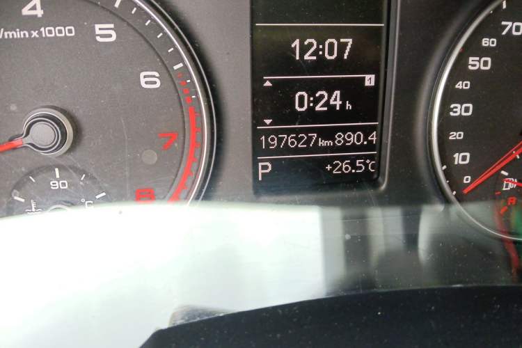 Used Audi Q3 2015 30 TFSI Comfort Model Odometer Close Up