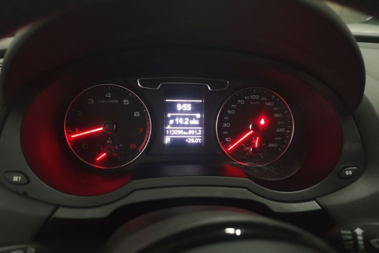 Used Audi Q3 2015 35 TFSI Comfort Model Odometer Close Up