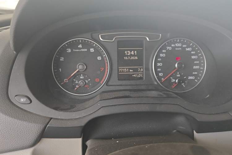 Used Audi Q3 2015 30 TFSI Ambition Edition Odometer Close Up